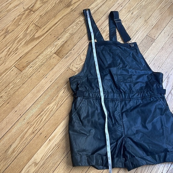 RED SAKS FIFTH AVENUE vegan leather shorts overalls size large - Picture 3 of 9